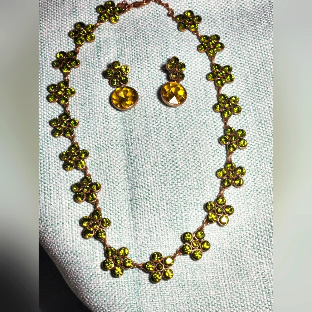 Floral Green Necklace and Earring Set *